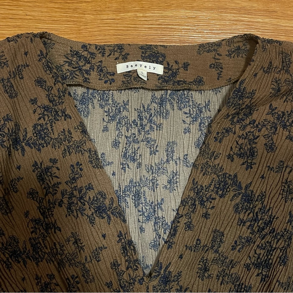 Baeverly by Wellmade USA Long Sleeve Floral Crop Top, Brown and Black, Large - Picture 3 of 8